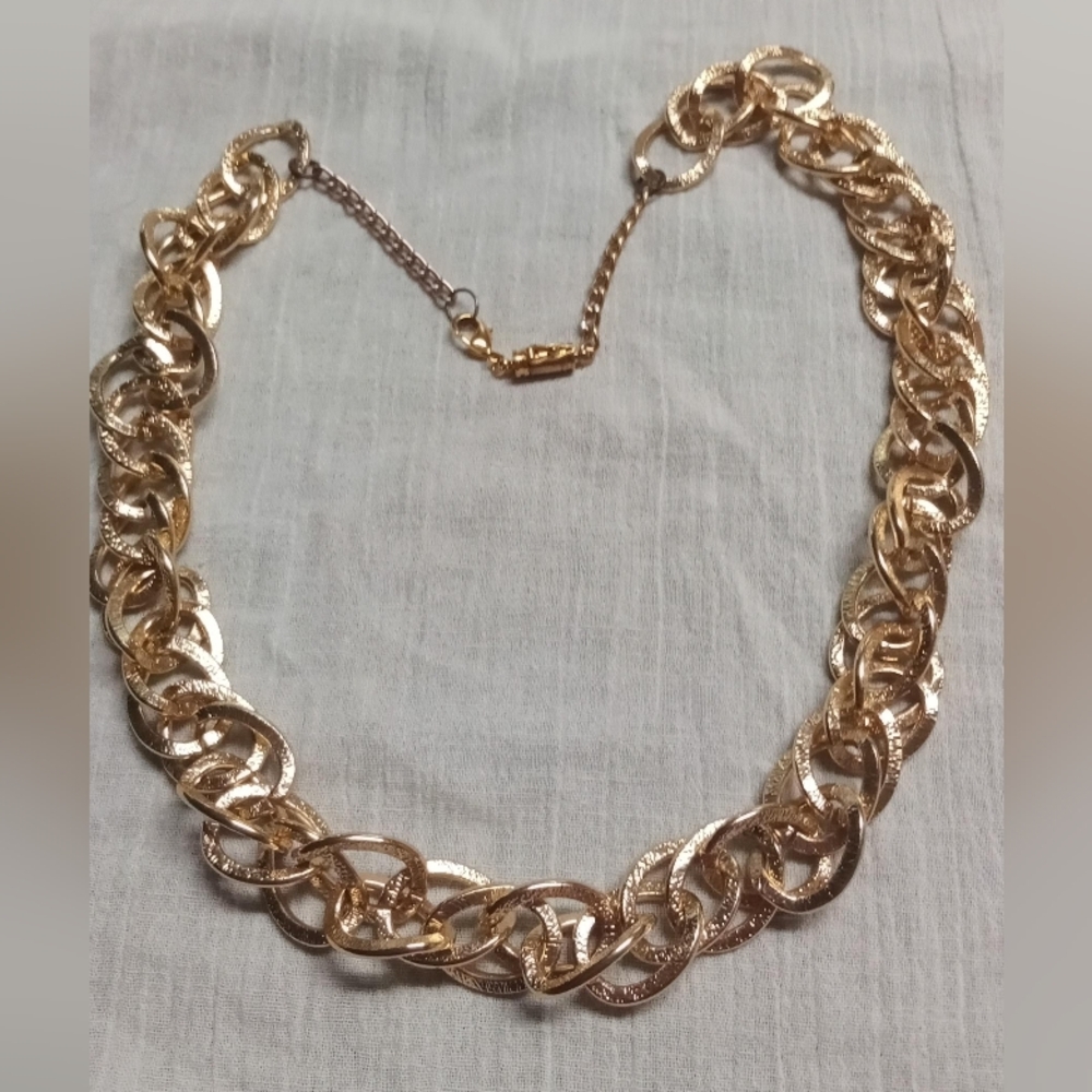 Elegant 20" Gold Chain Necklace